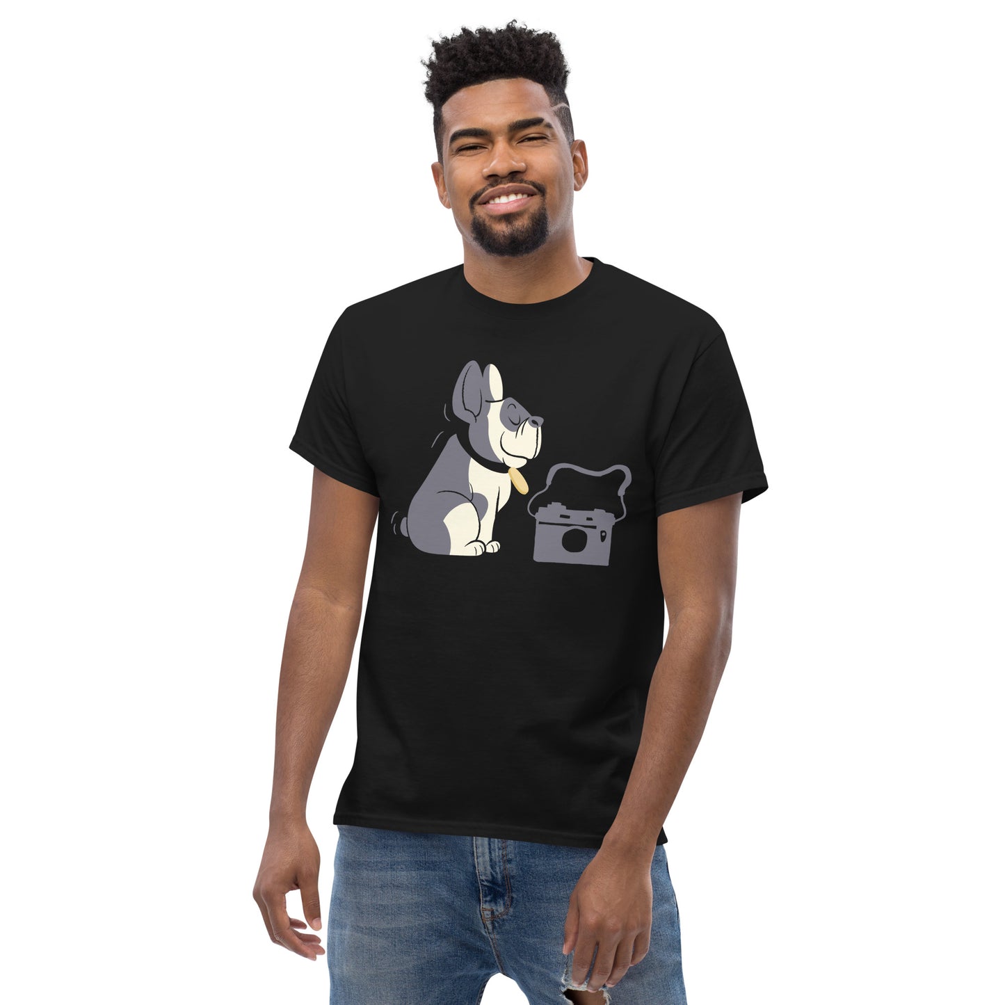 Camiseta clásica unisexAmantes a la fotografia y a los perrosLa camiseta clásica unisex 100% algodón te ayuda a conseguir una imagen más estructurada. Queda muy bien, mantiene las líneas rectas en los bordes y queda genial con outfits por capas. Además, ¡