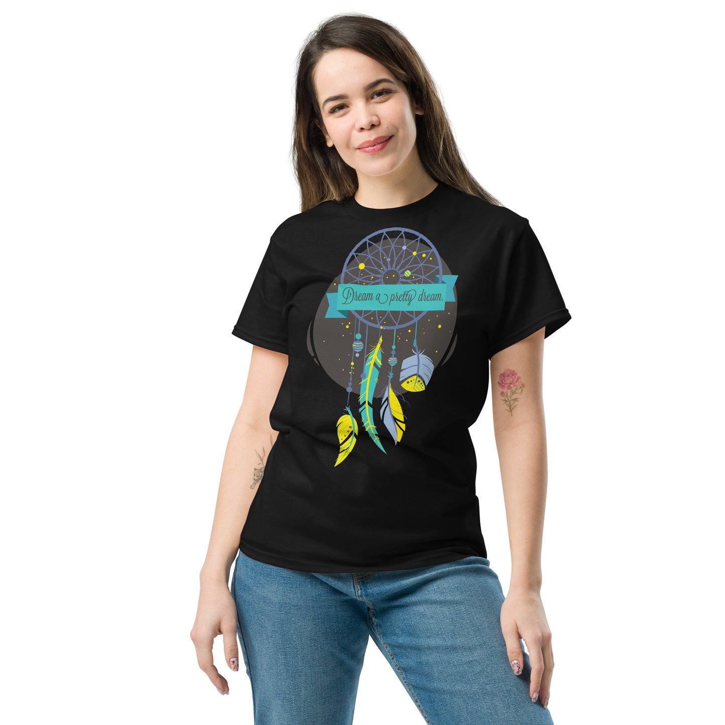 Camiseta clásica unisexDream CacherLa camiseta clásica unisex 100% algodón te ayuda a conseguir una imagen más estructurada. Queda muy bien, mantiene las líneas rectas en los bordes y queda genial con outfits por capas. Además, ¡ahora está muy de moda! •