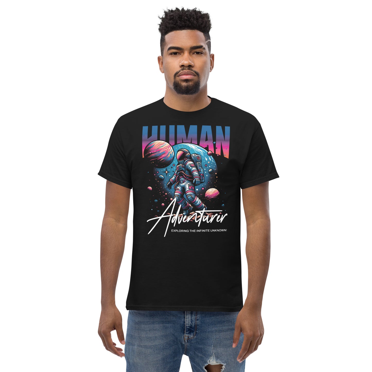 Camiseta clásica unisexHuman Adventurer.La camiseta clásica unisex 100% algodón te ayuda a conseguir una imagen más estructurada. Queda muy bien, mantiene las líneas rectas en los bordes y queda genial con outfits por capas. Además, ¡ahora está muy de mod