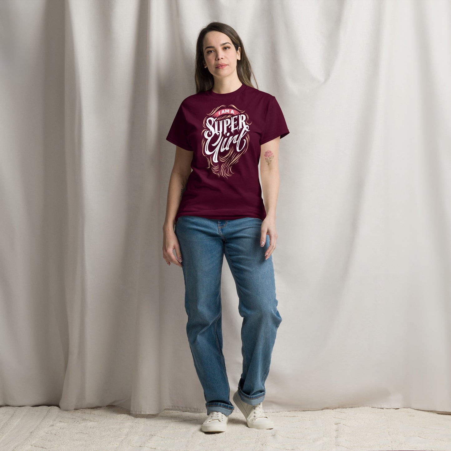 Camiseta clásica unisexSuper girl, diseño fresco y a la moda, estilo urbano y actual para llevar con unos vaqueros o un pantalon corto.