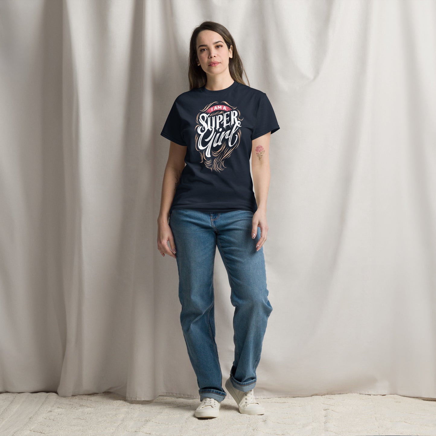 Camiseta clásica unisexSuper girl, diseño fresco y a la moda, estilo urbano y actual para llevar con unos vaqueros o un pantalon corto.