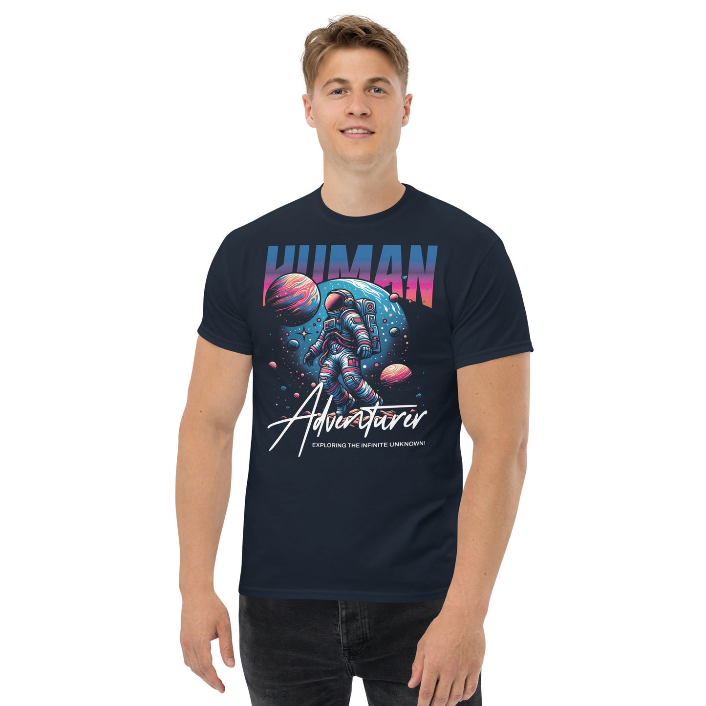 Camiseta clásica unisexHuman Adventurer.La camiseta clásica unisex 100% algodón te ayuda a conseguir una imagen más estructurada. Queda muy bien, mantiene las líneas rectas en los bordes y queda genial con outfits por capas. Además, ¡ahora está muy de mod