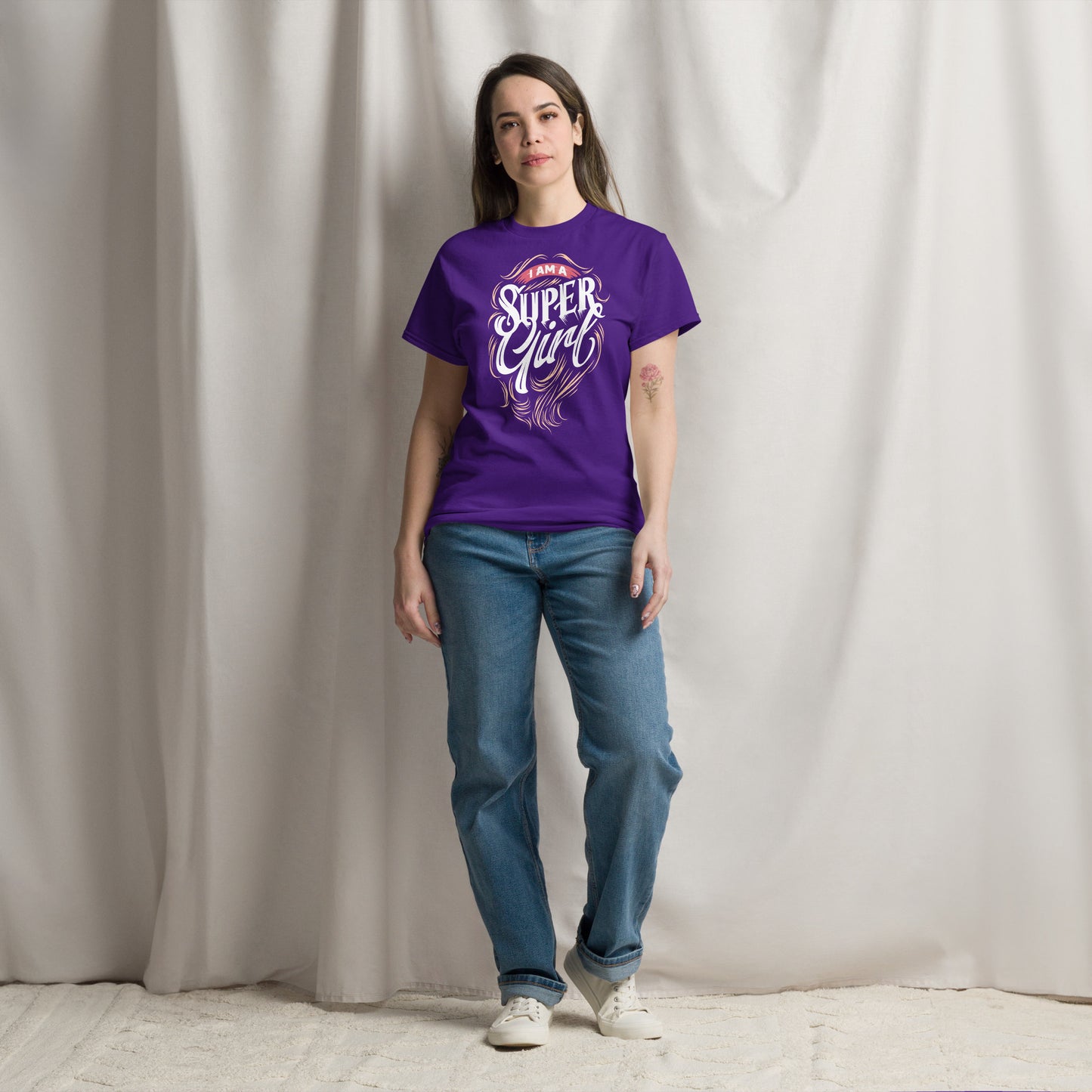 Camiseta clásica unisexSuper girl, diseño fresco y a la moda, estilo urbano y actual para llevar con unos vaqueros o un pantalon corto.