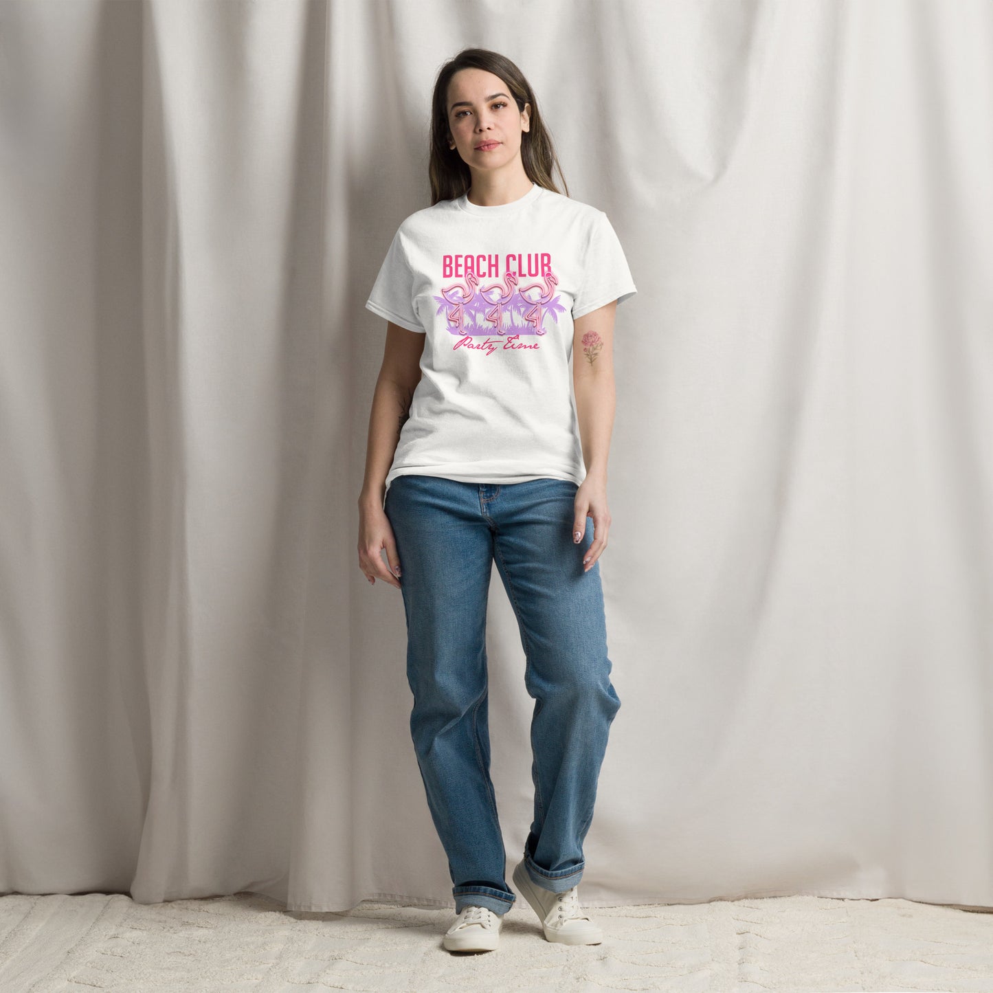La camiseta clásica unisex 100% algodón te ayuda a conseguir una imagen más estructurada. Queda muy bien, mantiene las líneas rectas en los bordes y queda genial con outfits por capas. Además, ¡ahora está muy de moda! • 100% algodón • El tono Sport Grey e