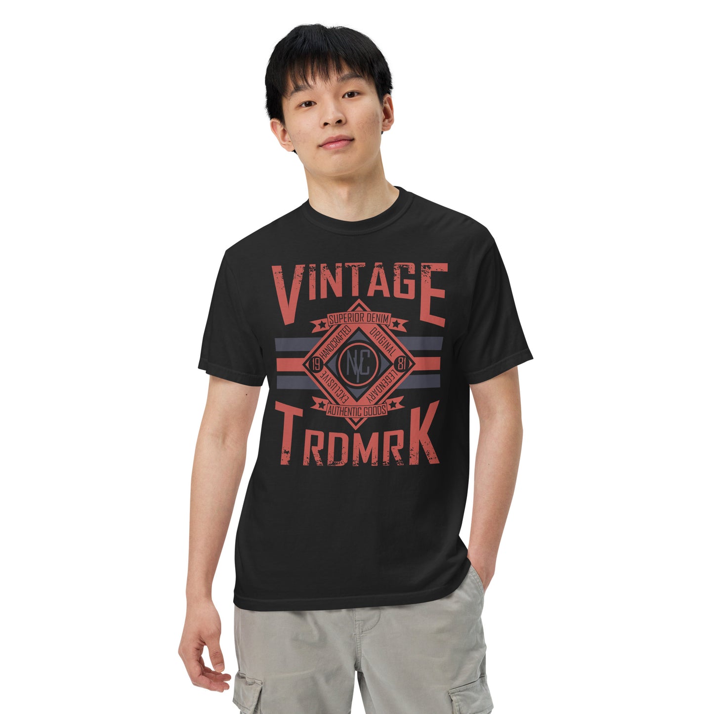 Camiseta gruesa teñida unisex Urbano. Si estás buscando una camiseta gruesa y estructurada que además sea supersuave y transpirable, ¡no busques más! La camiseta, teñida en tejido de alto gramaje, cumple todos los requisitos y está hecha 100% de algodón h