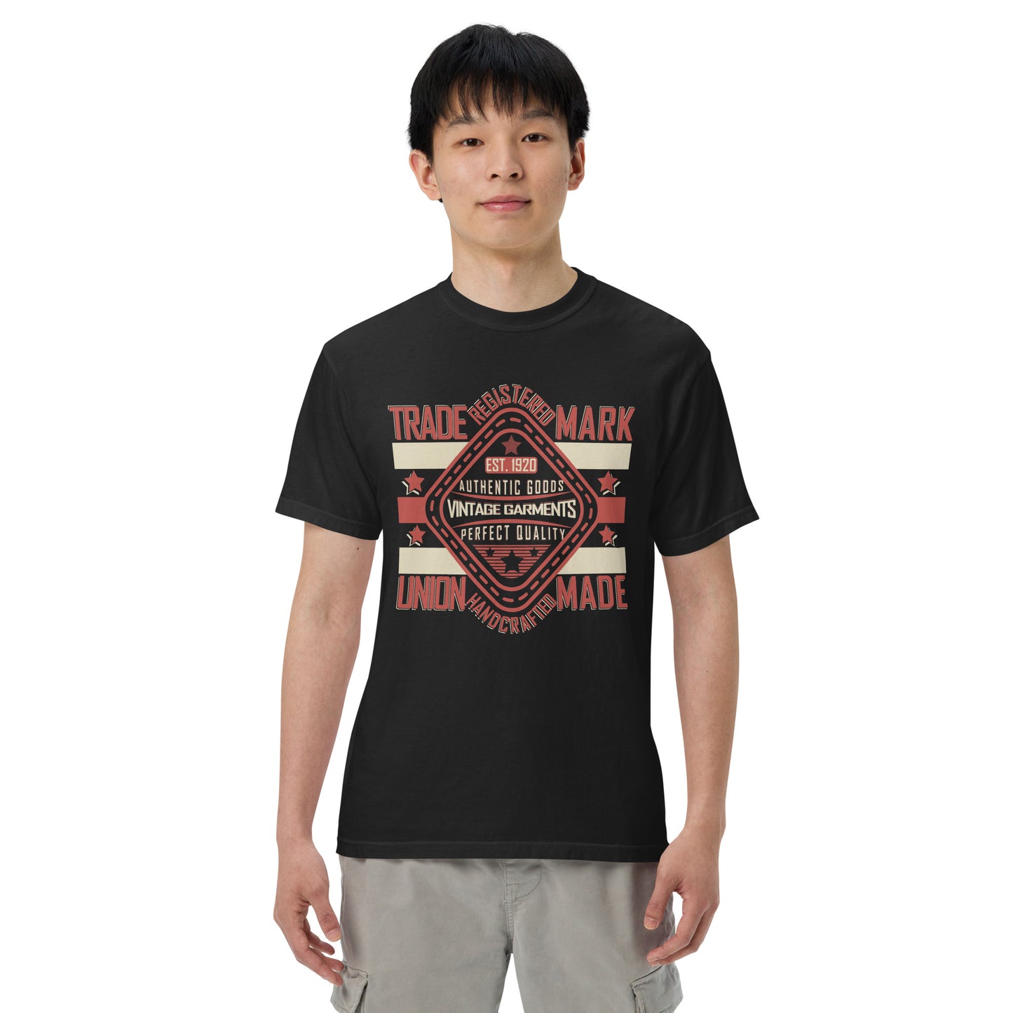 Camiseta gruesa teñida unisex Vintage. Si estás buscando una camiseta gruesa y estructurada que además sea supersuave y transpirable, ¡no busques más! La camiseta, teñida en tejido de alto gramaje, cumple todos los requisitos y está hecha 100% de algodón