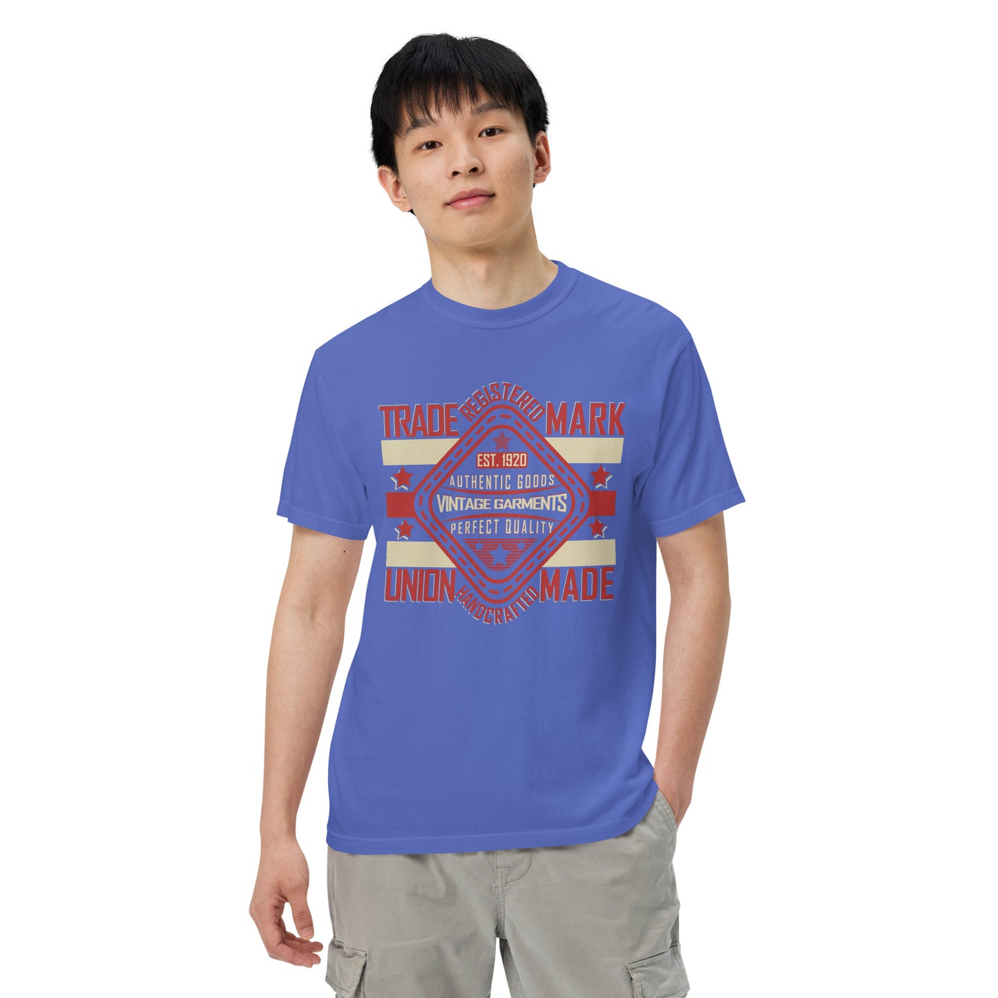 Camiseta gruesa teñida unisex Vintage. Si estás buscando una camiseta gruesa y estructurada que además sea supersuave y transpirable, ¡no busques más! La camiseta, teñida en tejido de alto gramaje, cumple todos los requisitos y está hecha 100% de algodón