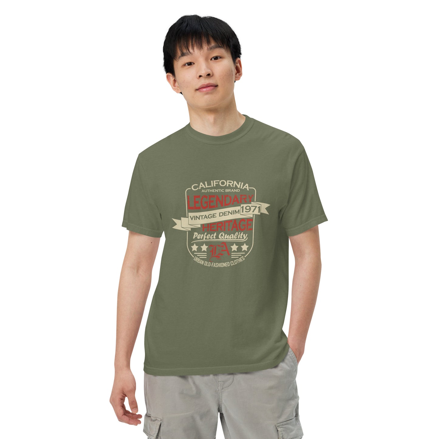 Camiseta gruesa teñida unisex Vitange Universite. Si estás buscando una camiseta gruesa y estructurada que además sea supersuave y transpirable, ¡no busques más! La camiseta, teñida en tejido de alto gramaje, cumple todos los requisitos y está hecha 100%