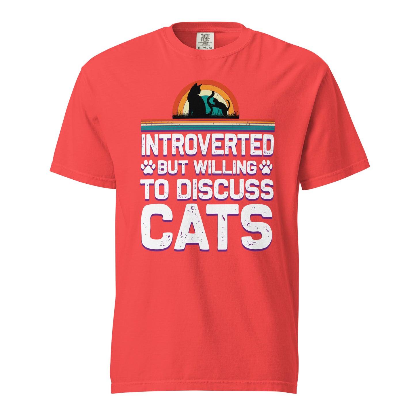 Camiseta gruesa teñida unisex Introverted But Willing To discuss cats. Si estás buscando una camiseta gruesa y estructurada que además sea supersuave y transpirable, ¡no busques más! La camiseta, teñida en tejido de alto gramaje, cumple todos los requisit