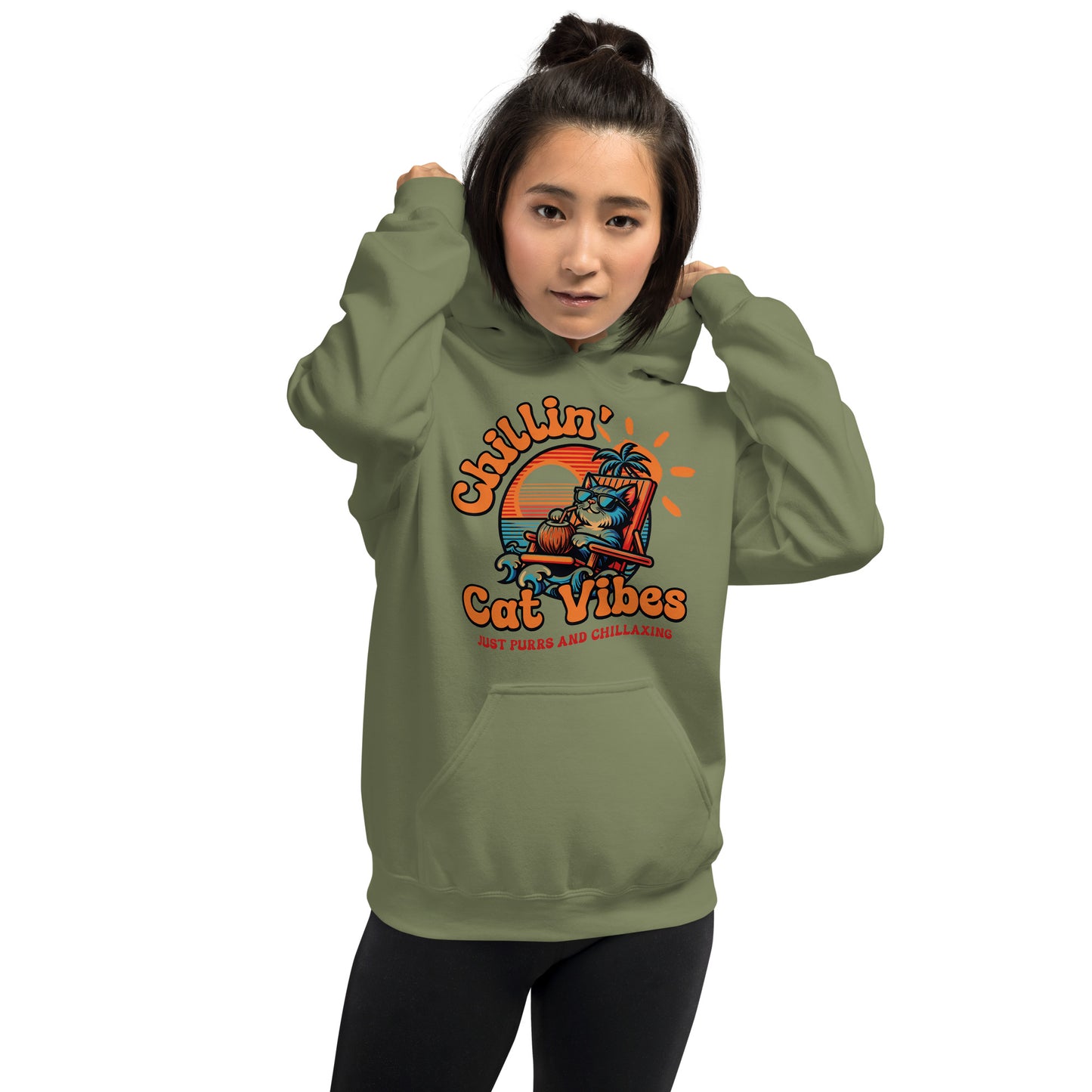 Sudadera con capucha unisex Chillin Cat Vibes. Todo el mundo necesita una sudadera cómoda con la que abrigarse y estar a la moda en el día a día. Y si además es suave, cálida y elegante como esta, mejor que mejor. ¡Ideal también para las noches más fresca