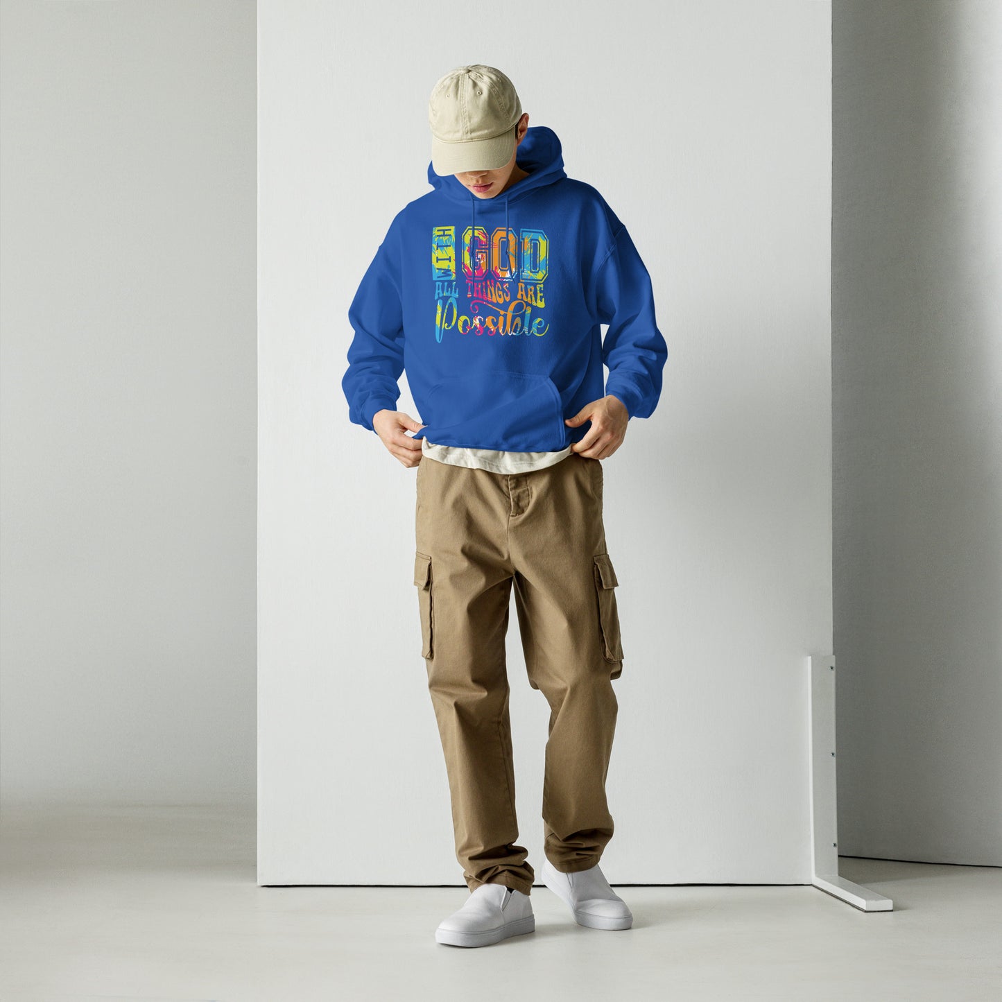 Sudadera con capucha unisex With God all things are possible. Todo el mundo necesita una sudadera cómoda con la que abrigarse y estar a la moda en el día a día. Y si además es suave, cálida y elegante como esta, mejor que mejor. ¡Ideal también para las no