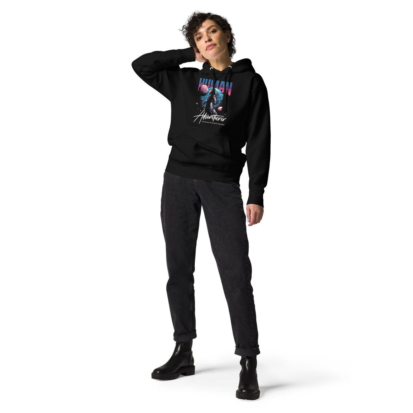 Sudadera con capucha unisex Sudadera Human Adventurer. Quién te iba a decir que una sudadera con un diseño tan increíble pudiera ser tan suave. No te arrepentirás de comprar esta pieza de streetwear única con un conveniente bolsillo frontal y una capucha