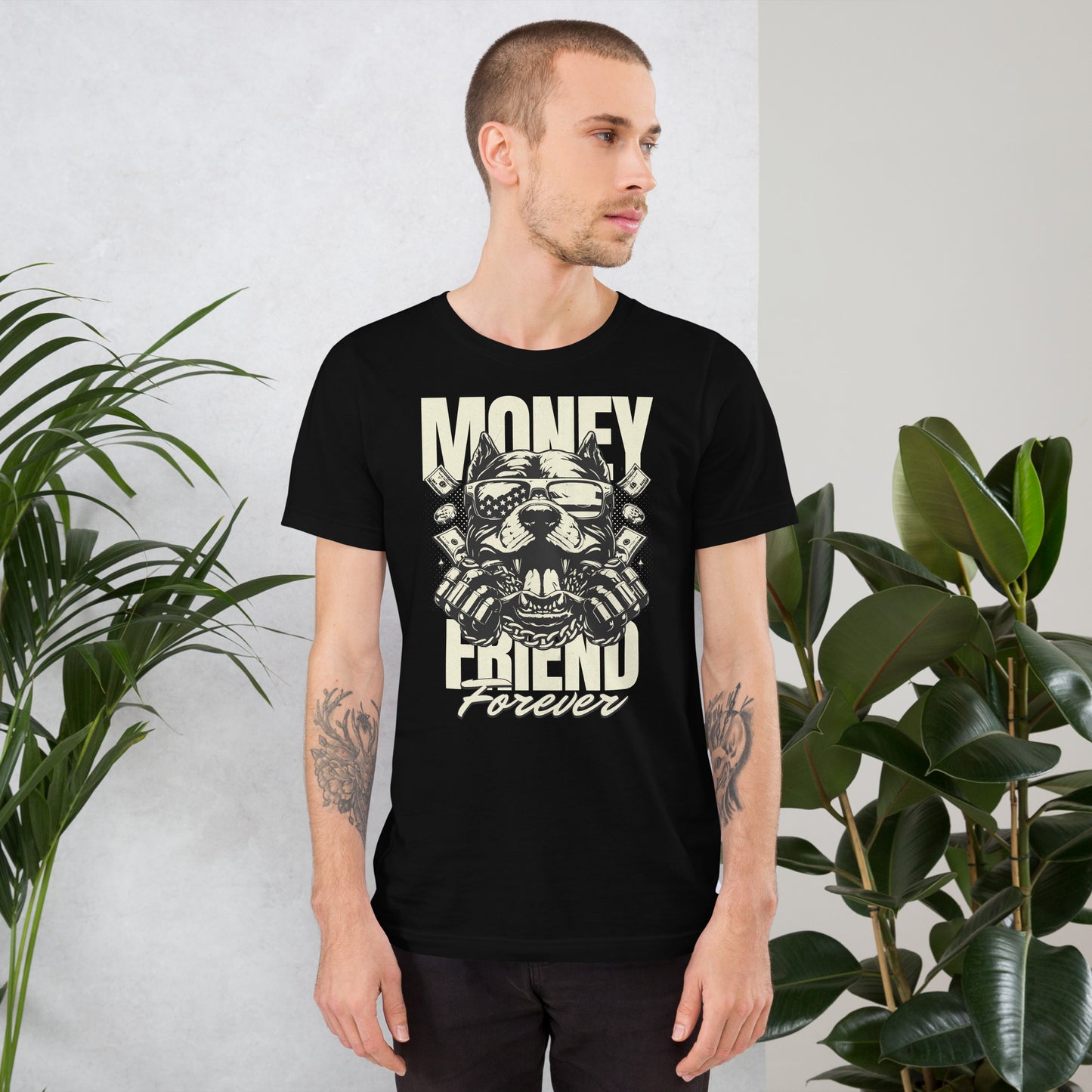 Camiseta Money Friend Money Friend Forever. Esta camiseta es todo lo que has soñado y más. Es suave y ligera, con la cantidad justa de elasticidad. Además, es cómoda y realza la figura de todo el que la lleva puesta. • 100% algodón peinado e hilado en ani