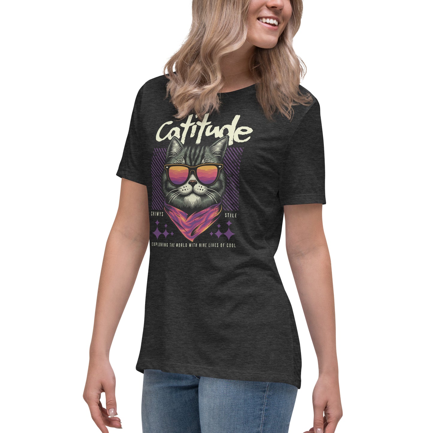 Camiseta Catitude Captitude Esta podría ser la camiseta más suave y cómoda que puedas encontrar. Combina su ajuste relajado y su tacto sedoso con unos vaqueros para crear el look casual perfecto, o póntela con una chaqueta blazer y pantalones de vestir pa