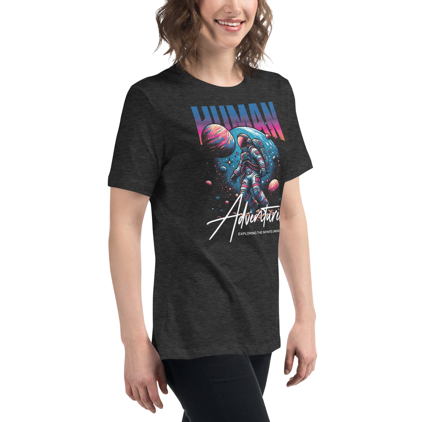 Camiseta suelta mujer Anime. Esta podría ser la camiseta más suave y cómoda que puedas encontrar. Combina su ajuste relajado y su tacto sedoso con unos vaqueros para crear el look casual perfecto, o póntela con una chaqueta blazer y pantalones de vestir p
