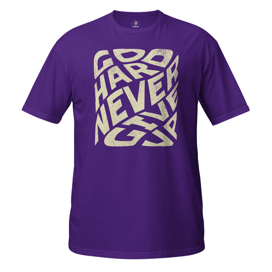 Camiseta unisex Go Hard en color morado con diseño gráfico atractivo y cómodo, ideal para el fondo de armario.